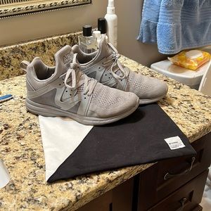 Mens 10.5 APL Ascend Running Shoe